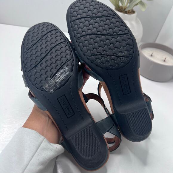 Cobb Hill Aubrey Leather T-Strap Heels Sandals Gray Women's 9B NWOB - Picture 9 of 11